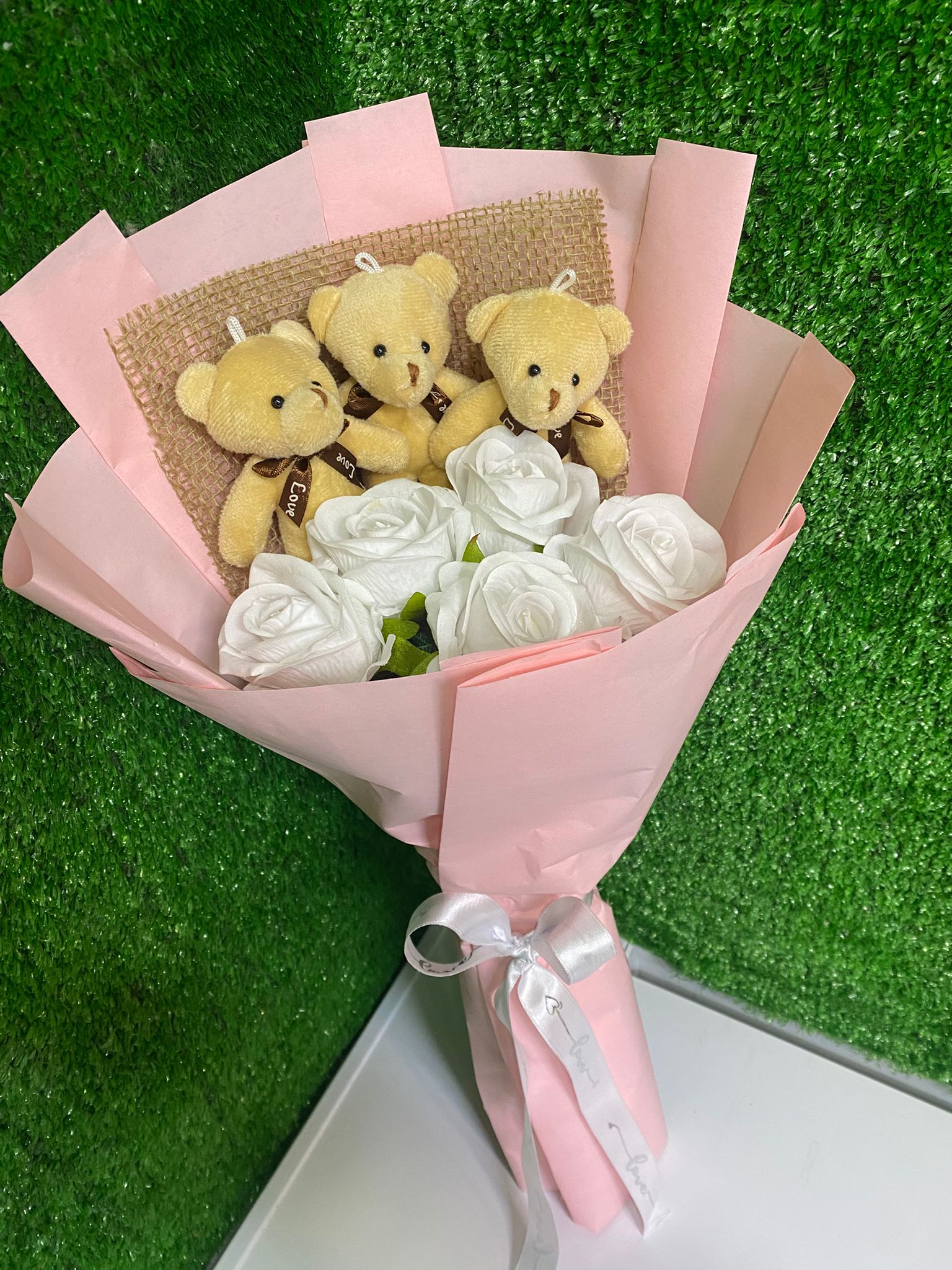 Ayıcık Bahçesi Beyaz Gül Buketi